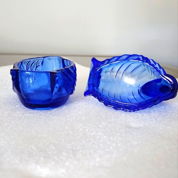 Colbalt Blue Vintage Nesting Swan - Picture 4 of 5